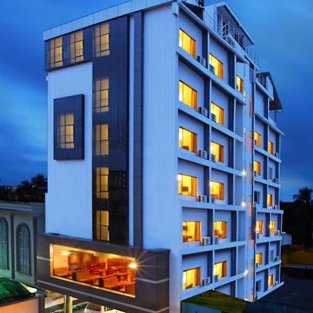 The Senate Hotel Kochi Exterior photo