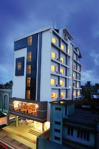 The Senate Hotel Kochi Exterior photo