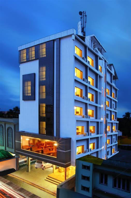 The Senate Hotel Kochi Exterior photo